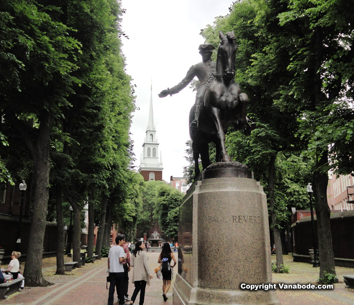 picture of paul revere statue in boston