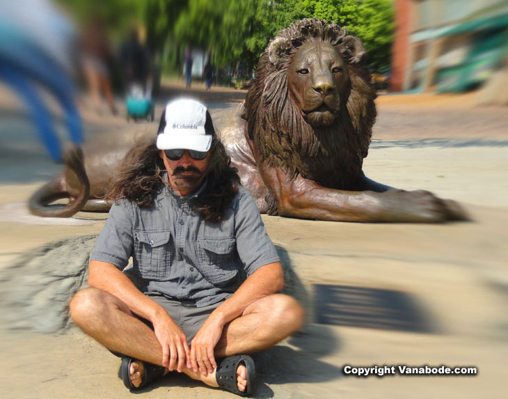 Vanabode author Jason Odom and his iron lion in Chicago