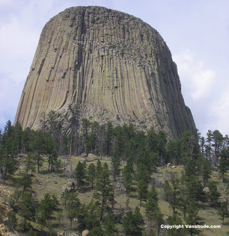 picture of trails around devil's tower