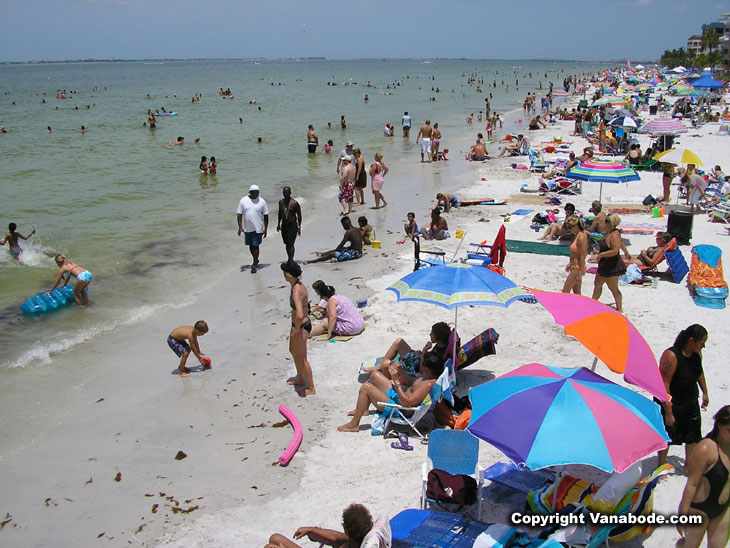 picture of fort myers beach on 4th of july