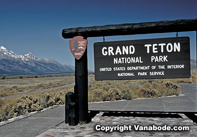 picture of entrance sign of the grand tetons