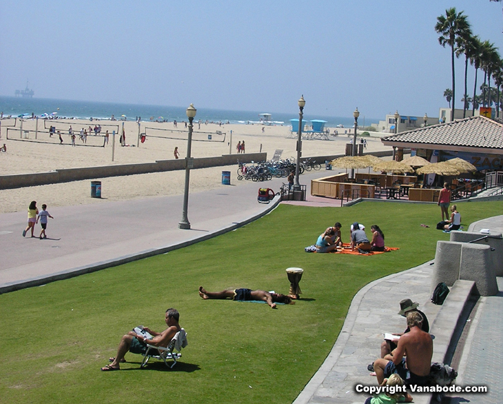 picture of huntington beach play area