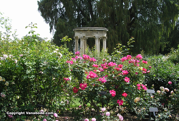 picture of rose garden pavilion at huntington gardens