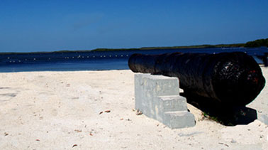 picture of cannon on cannon beach in key largo