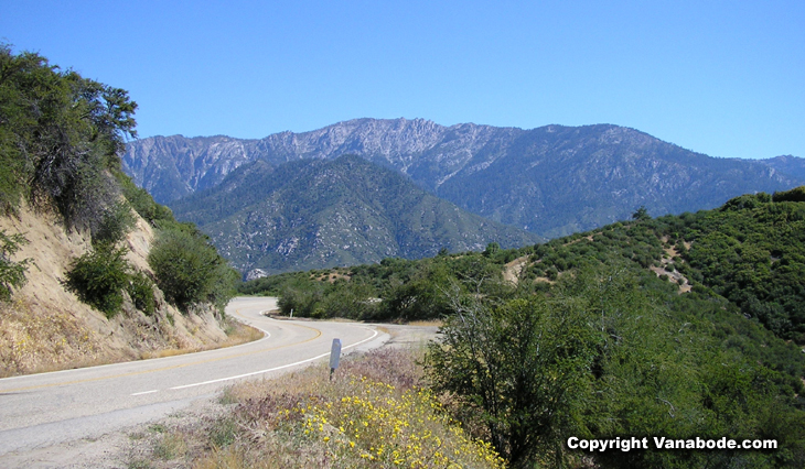 picture of scenic byway in kings canyon national park