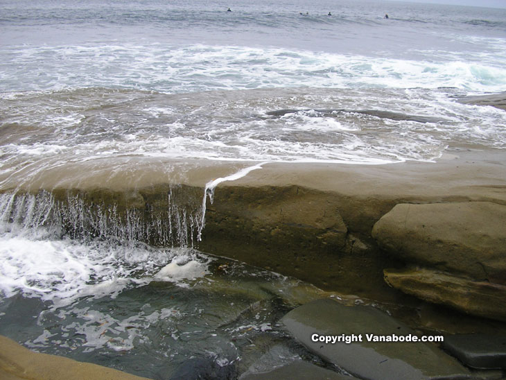 Picture of La Jolla waves and rocks at beach