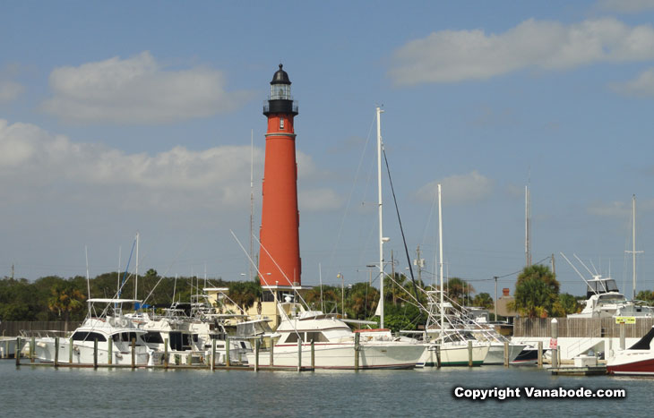 picture of ponce inlet marina and lighthouse