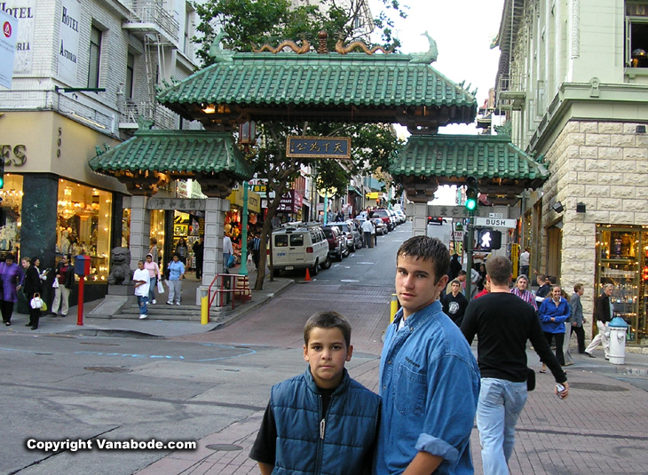 picture of entrance to china town san francisco