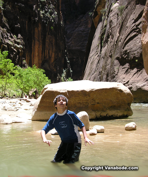 hiking zion narrows picture